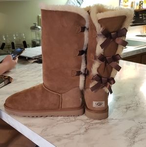 Tall bailey bow ugg boots